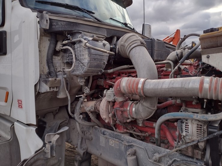 peterbilt-567-image-16