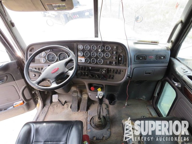2016-peterbilt-389-image-12