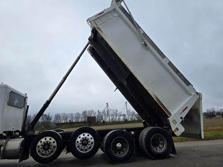 peterbilt-367-image-54