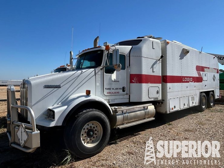 2010-kenworth-t800-image-1