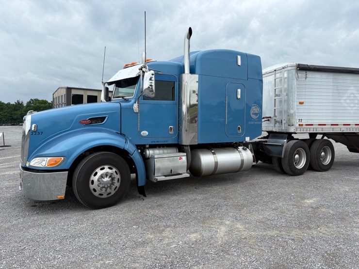 peterbilt-386-image-1