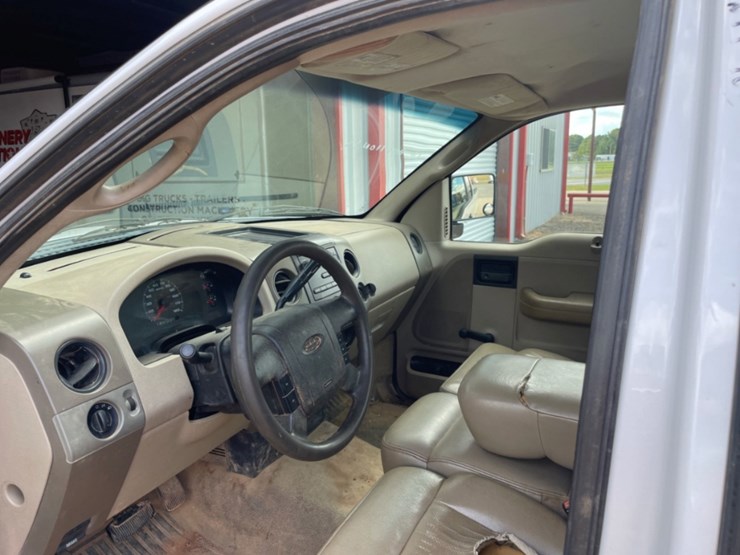 2005-ford-f150-xl-image-8