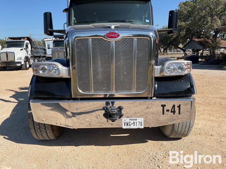 peterbilt-567-image-12