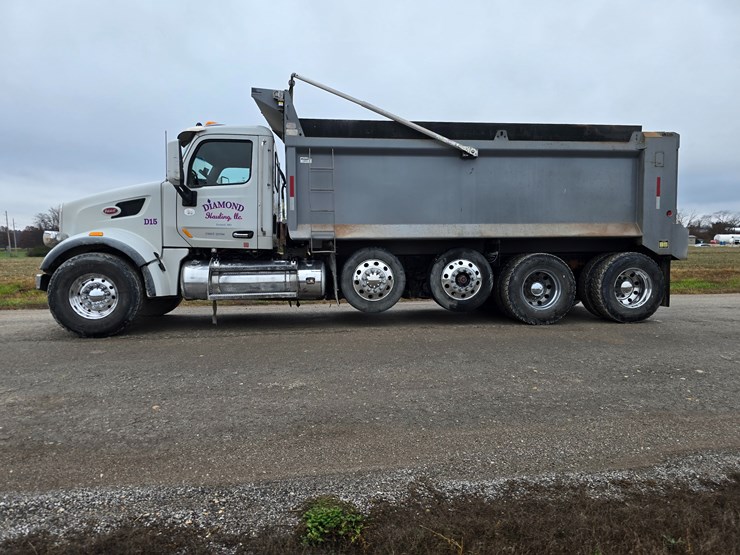 2020-peterbilt-567-image-12