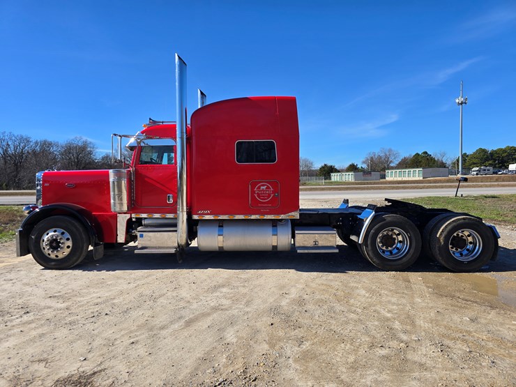 2005-peterbilt-379-image-10