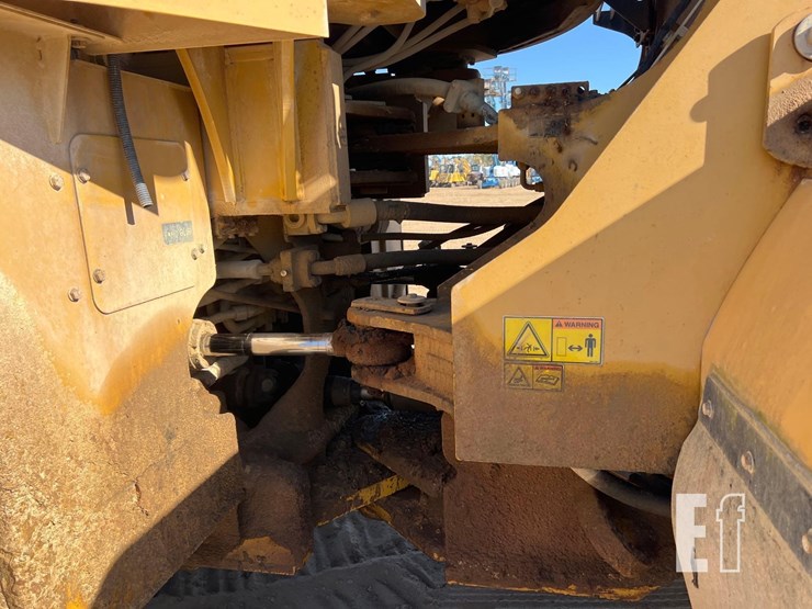 2014-caterpillar-966k-image-24