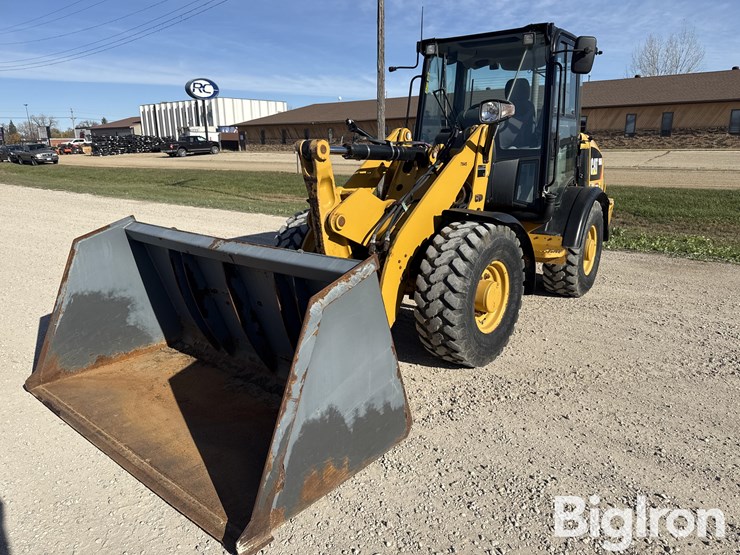 2015-caterpillar-906m-image-1