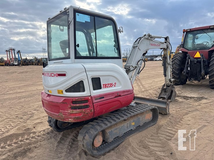 takeuchi-tb235-2-image-3