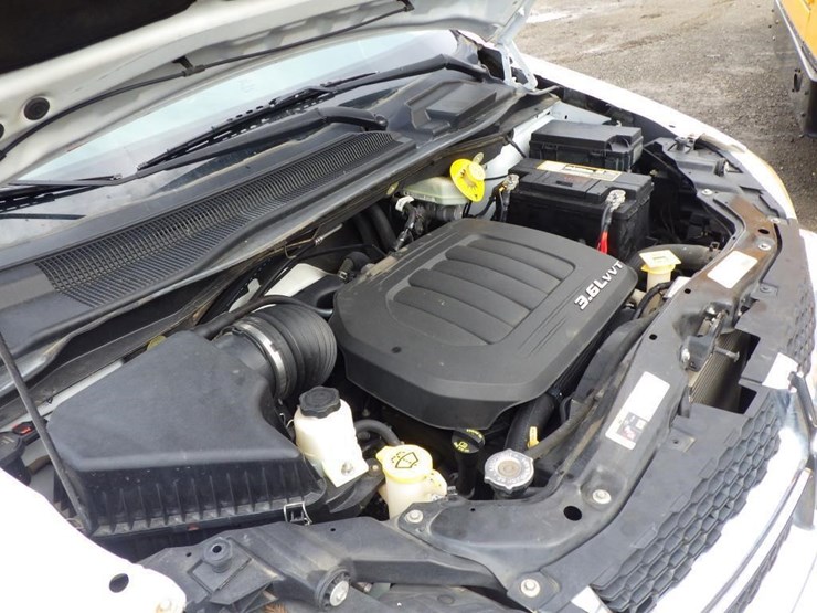 2014-dodge-grand-caravan-image-11