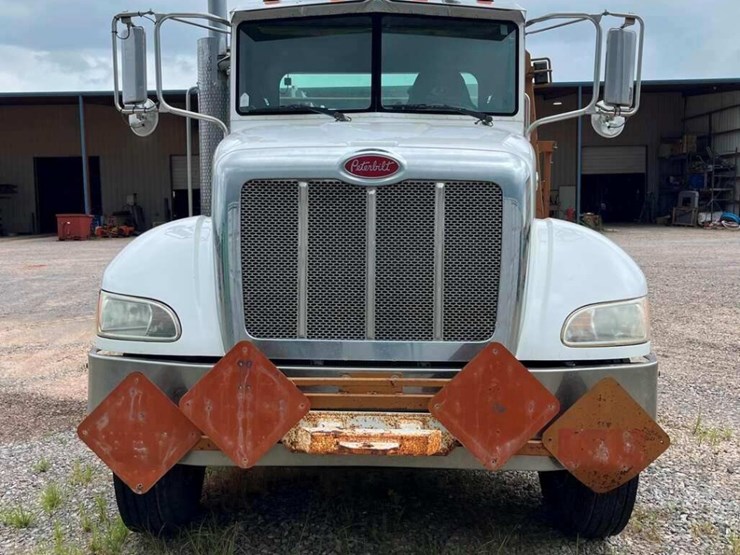 2012-peterbilt-337-image-17