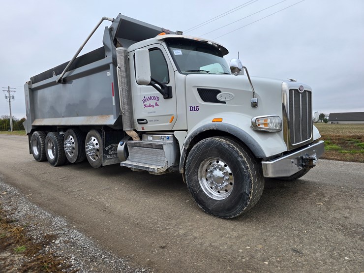 2020-peterbilt-567-image-46