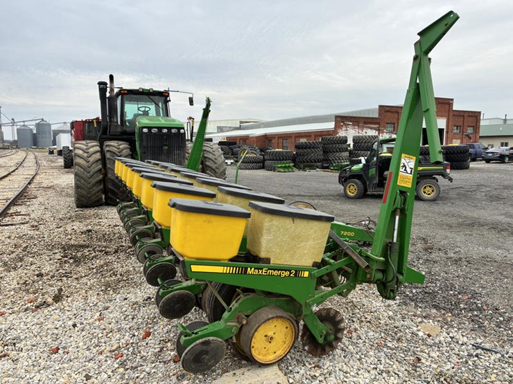 john-deere-7200-image-11