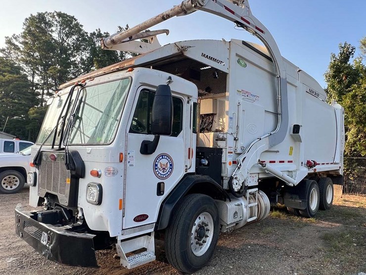 2022-peterbilt-520-image-1