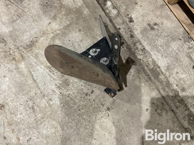 hiniker-cultivator-hiller/ridge-attachment-image-14