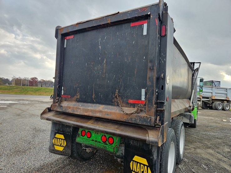 freightliner-columbia-112-image-16