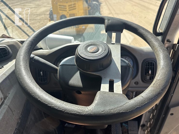 2019-peterbilt-garbage-truck-image-24