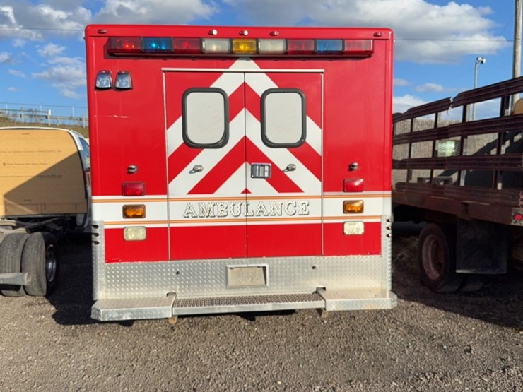 2004-ford-e450-image-7