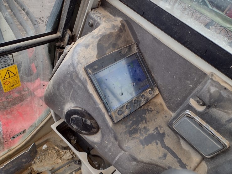 takeuchi-tb240-image-8