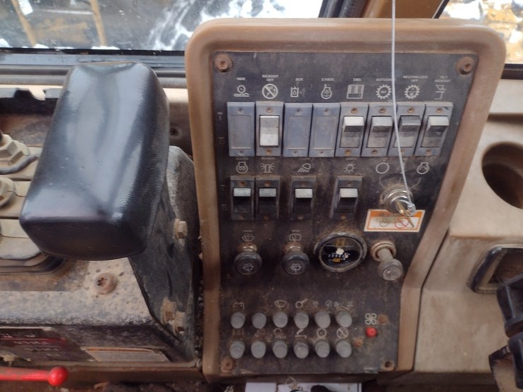 caterpillar-it24f-image-9