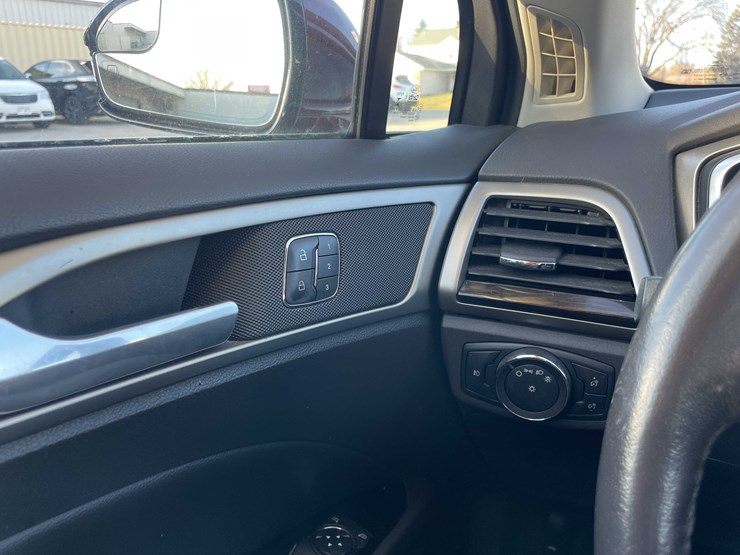 #1388-•-2015-ford-fusion-(has-wi-title)-(of)-image-107