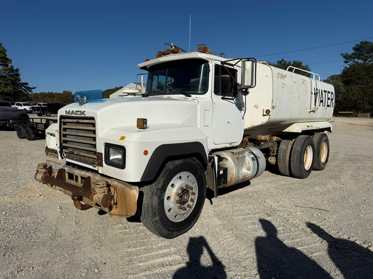 mack-r686st-image-2