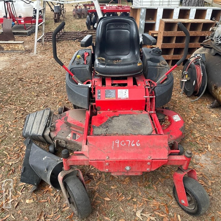 SNAPPER ZERO TURN LAWN MOWER 28