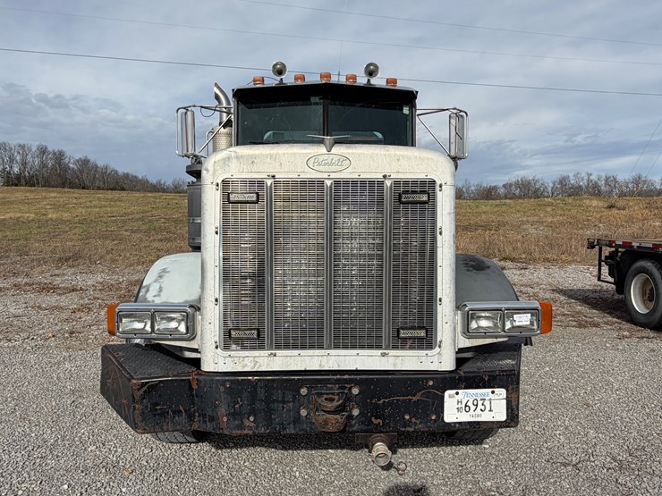 peterbilt-357-image-2