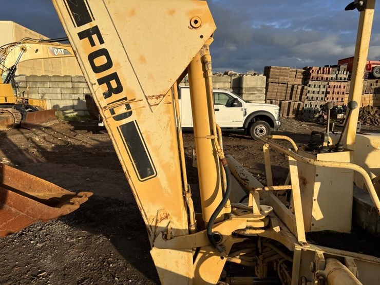 1975-ford-445a-image-18