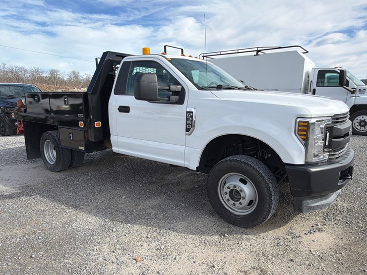 2018-ford-f350-xl-image-3