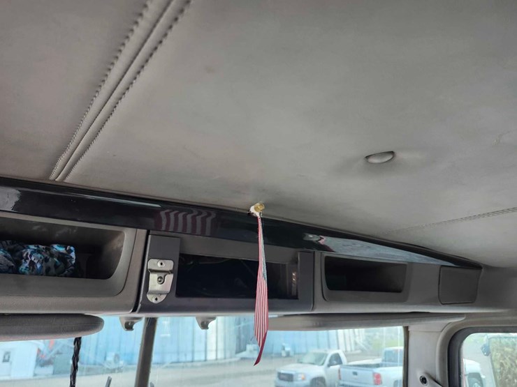 2011-kenworth-t800-image-25