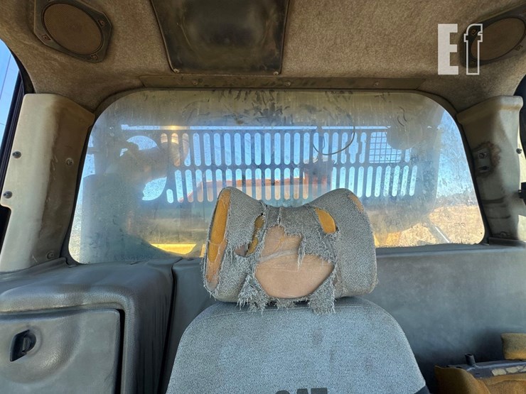 2007-caterpillar-725-image-27