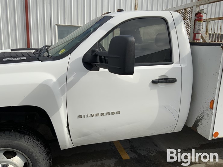 2012-chevrolet-silverado-3500-image-16