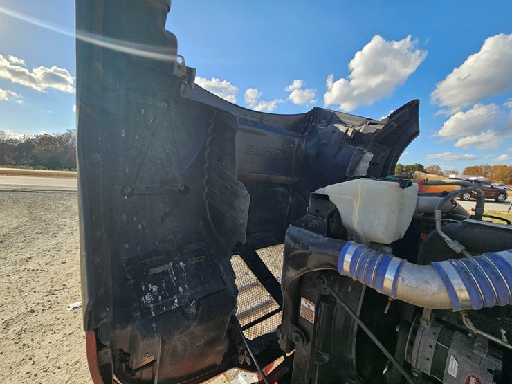 2021-kenworth-t680-image-103