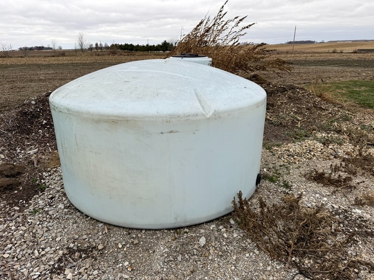 #90-•-1100-gal-tank-image-1