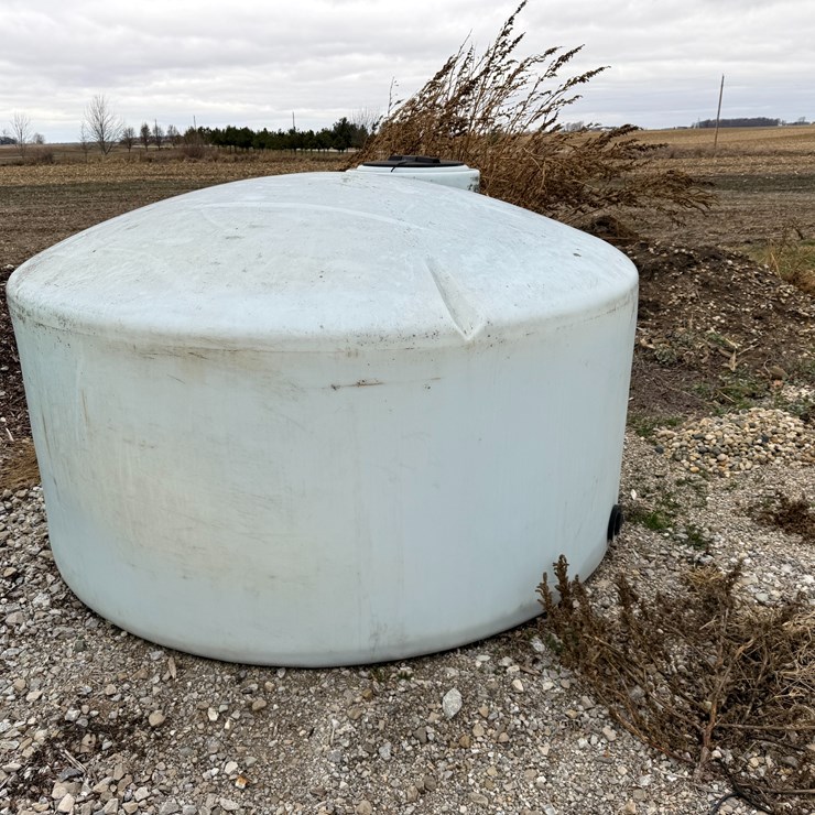 #90 • 1100 Gal Tank