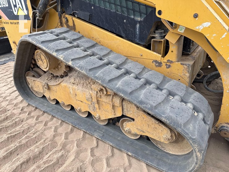 2016-caterpillar-289d-image-12