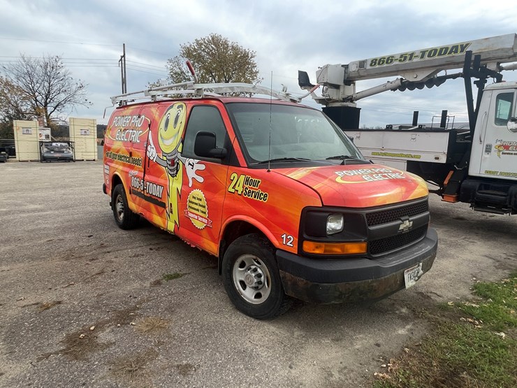 #1403-•-2005-chevy-cargo-van-(wi-title-in-delay)-image-1
