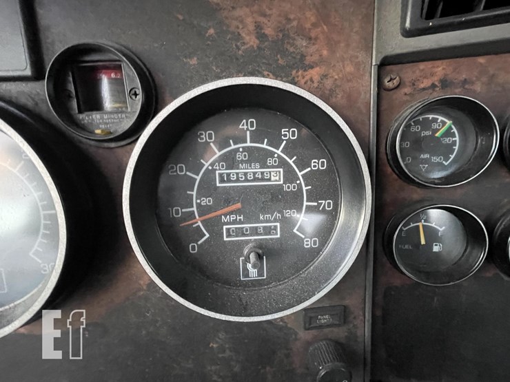 2004-kenworth-t800-image-32