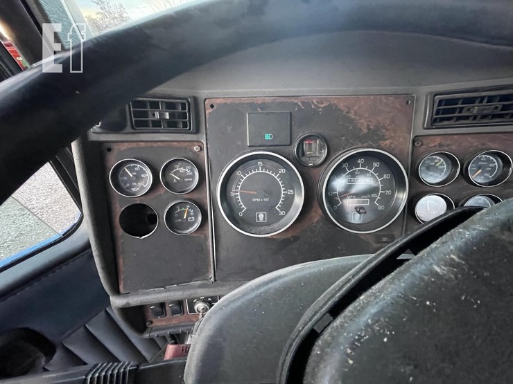 2004-kenworth-t800-image-35