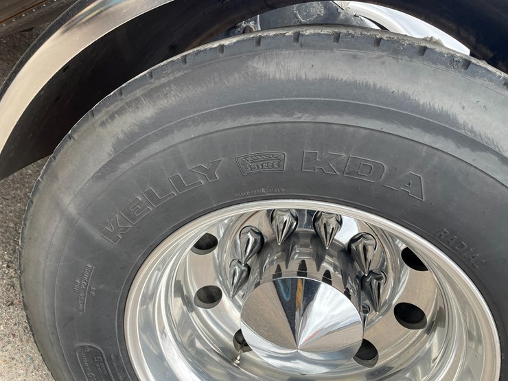 #1043-•-2009-freightliner-semi-(wi-title-in-delay)-image-86