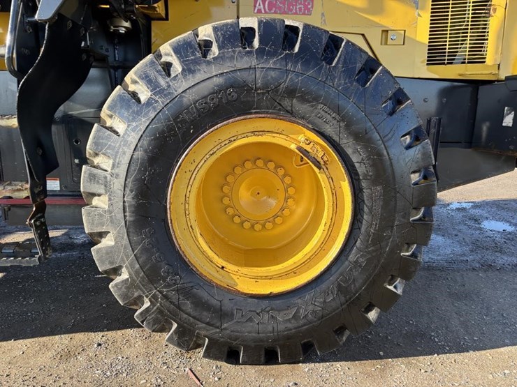 2014-komatsu-wa380-7-image-19