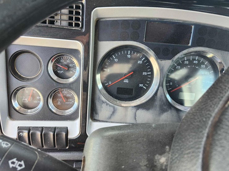 2011-kenworth-t800-image-20