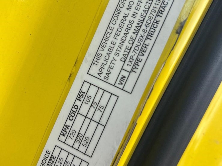 peterbilt-384-image-30