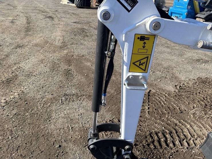 2022-bobcat-e10e-hydraulic-excavator-image-16