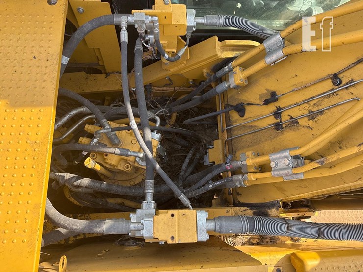 2019-caterpillar-326fl-image-21