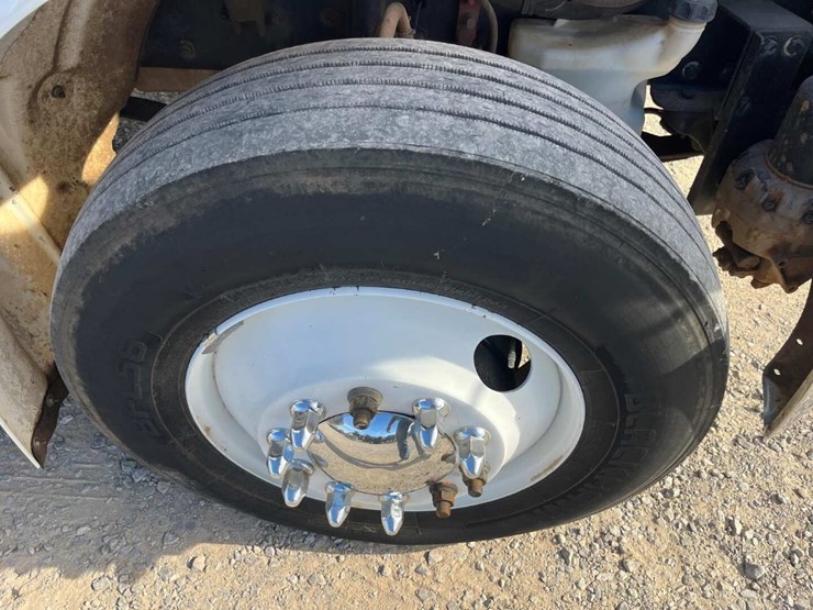 freightliner-m2-106-image-11