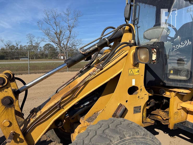 caterpillar-906-image-17