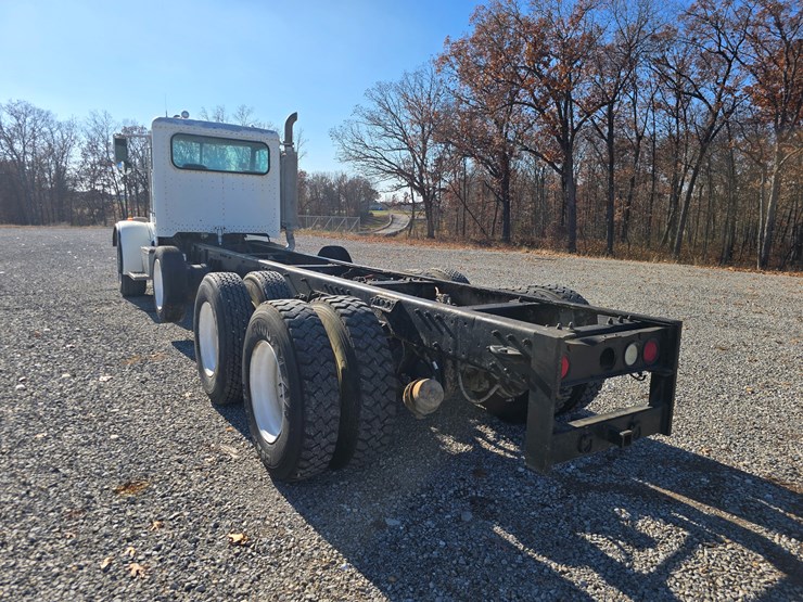 peterbilt-357-image-23