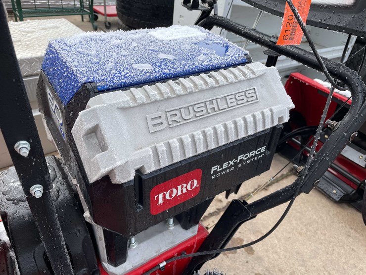 #6120-•-toro-battery-operated-snow-blower-(o3)-image-3