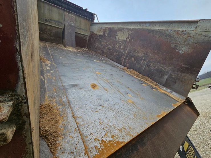 freightliner-122sd-image-47